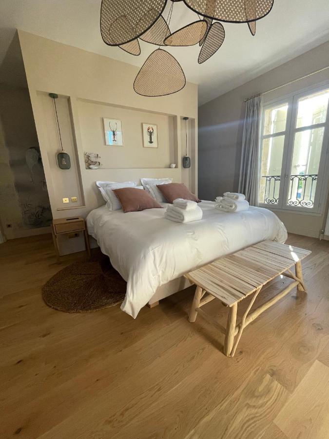 Chateau De Neyran D'hotes & Bed and breakfast *