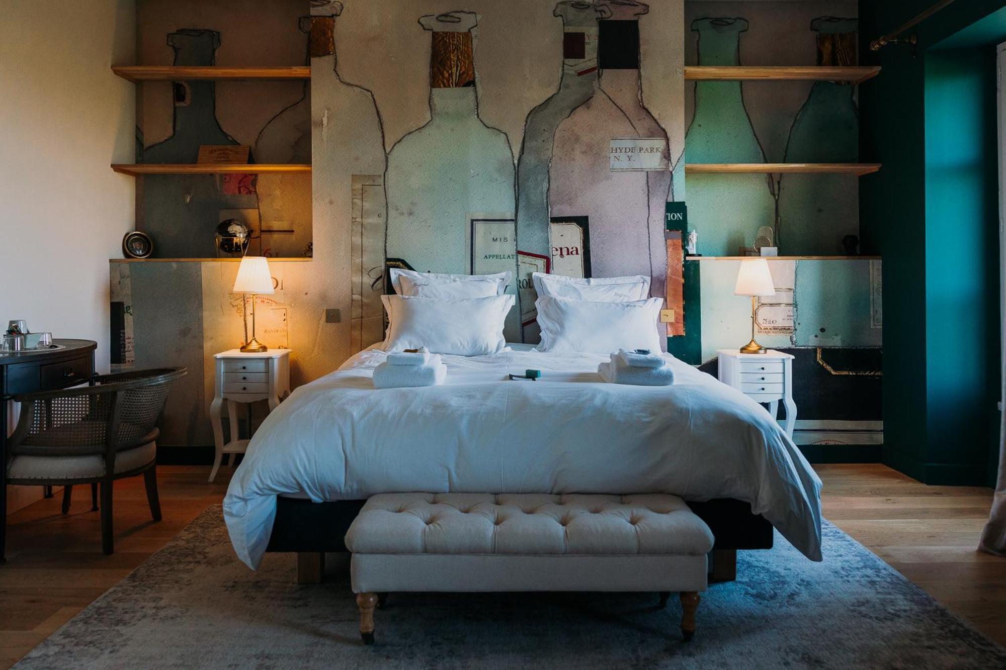 Chateau De Neyran D'hotes & Bed and breakfast